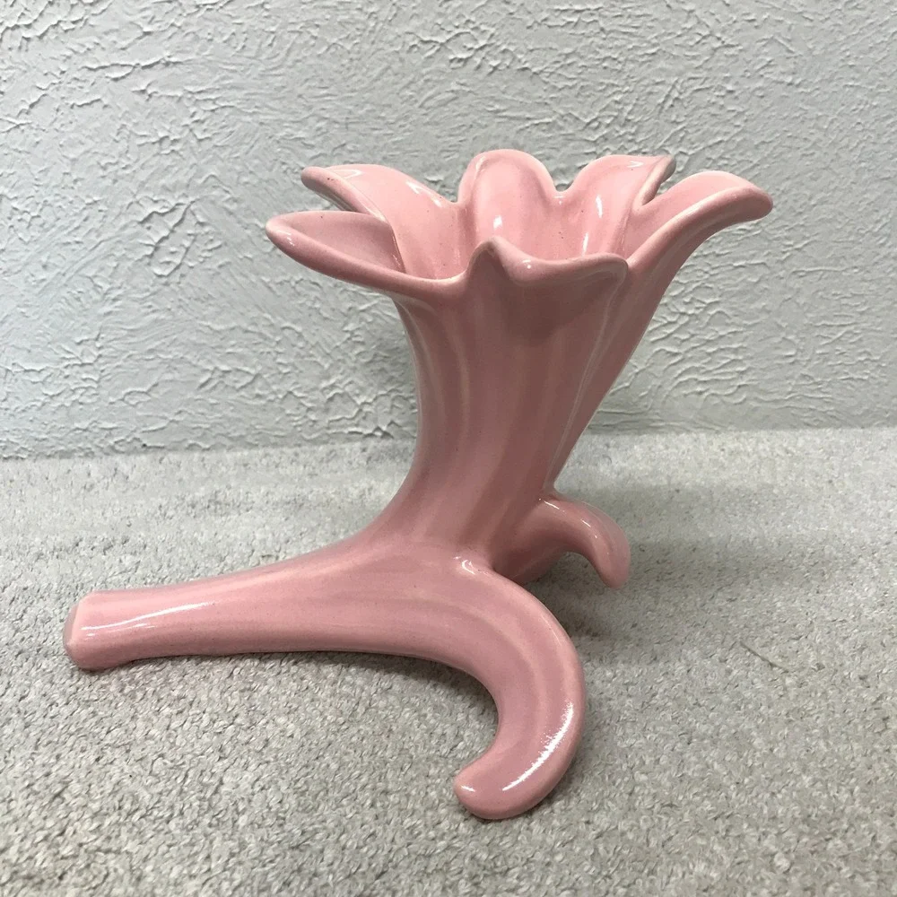 Vintage Ceramic Pink Lily Bud Vase MCM Art Deco Tripod Base Floral Decor‎ 6in